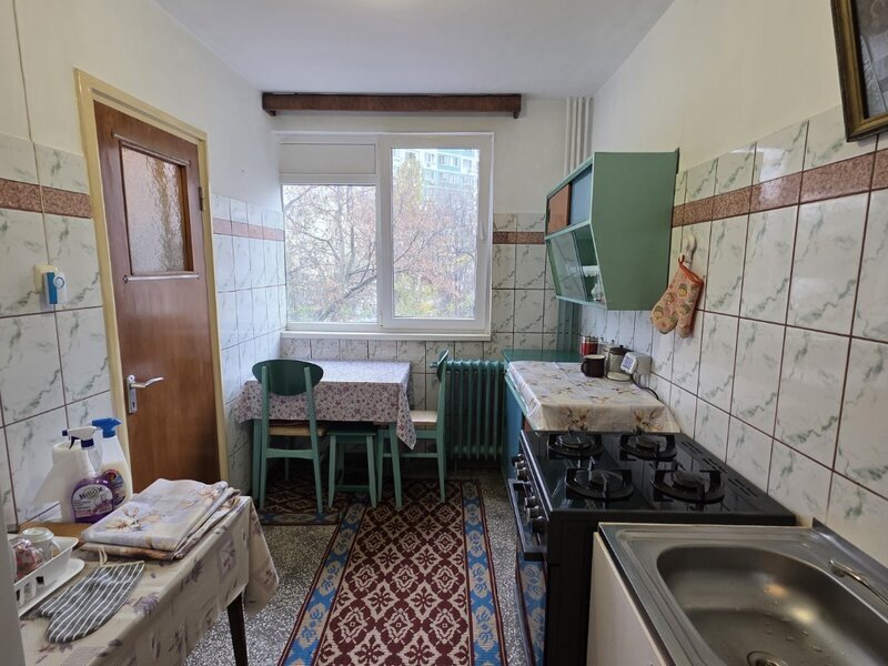 1 Decembrie 1918, intersectie Jean Steriadi, 10 minute metrou, vav Auchan