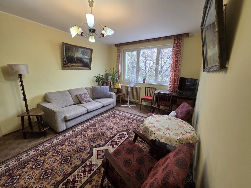 1 Decembrie 1918, intersectie Jean Steriadi, 10 minute metrou, vav Auchan