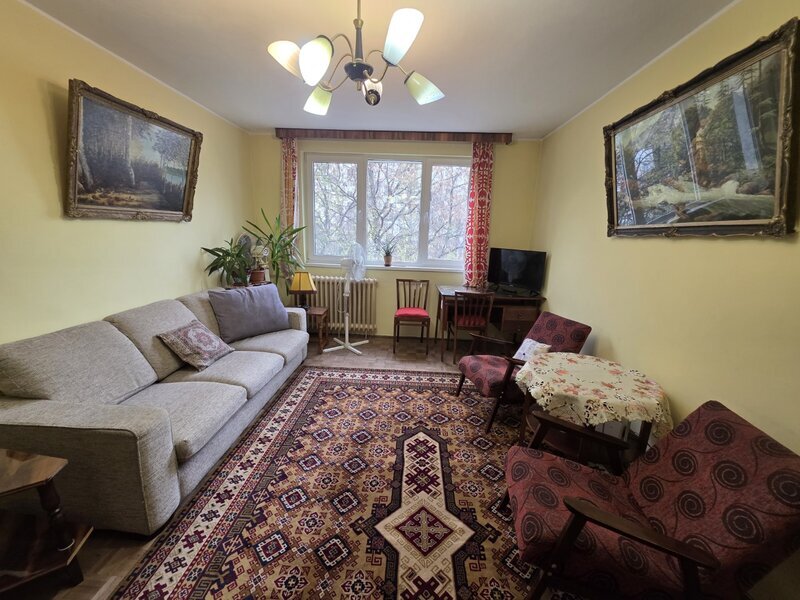 1 Decembrie 1918, intersectie Jean Steriadi, 10 minute metrou, vav Auchan