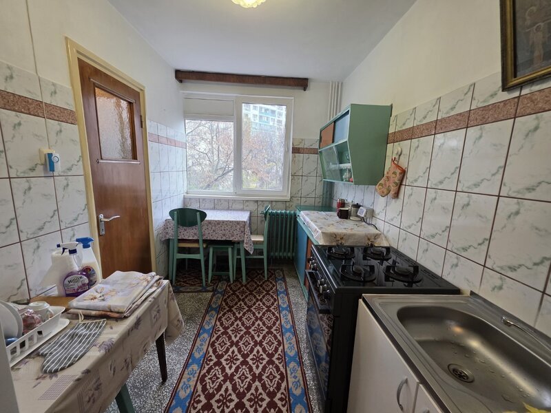 1 Decembrie 1918, intersectie Jean Steriadi, 10 minute metrou, vav Auchan