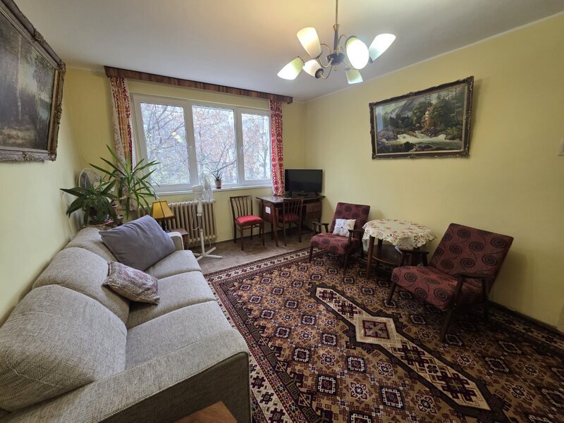 1 Decembrie 1918, intersectie Jean Steriadi, 10 minute metrou, vav Auchan