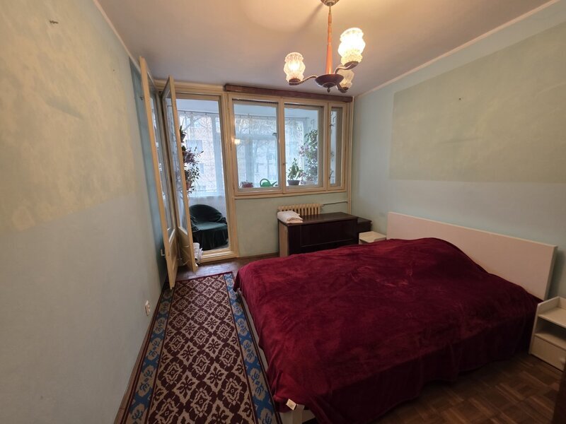 1 Decembrie 1918, intersectie Jean Steriadi, 10 minute metrou, vav Auchan